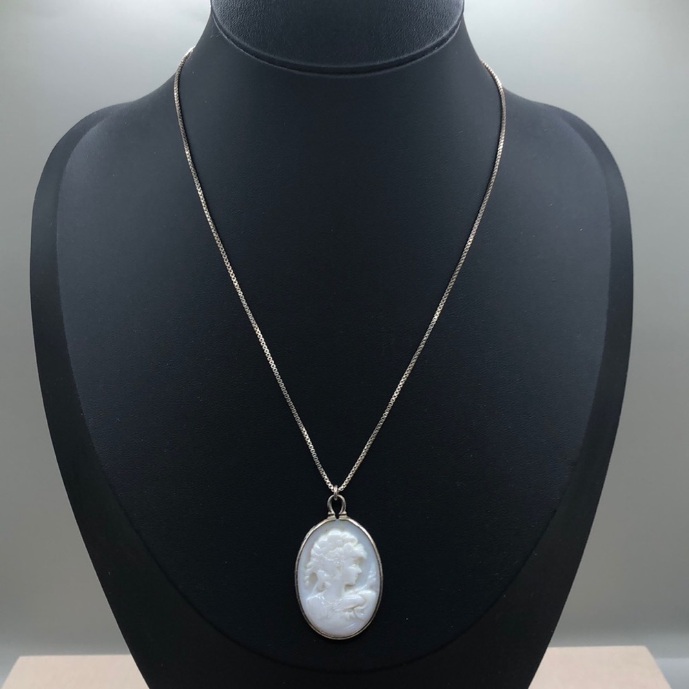 Vintage MoP carved cameo Victorian lady sterling silver 925.